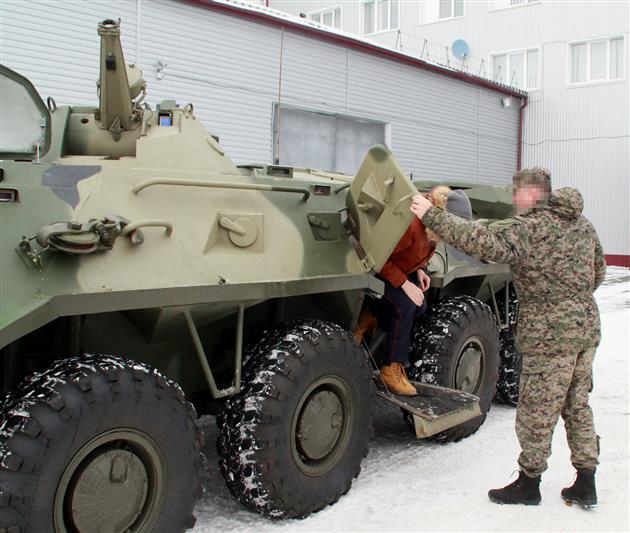 Сотрудники и военнослужащие Приволжского округа Росгвардии провели памятные и спортивные мероприятия по случаю Дня Героев Отечества (фото)