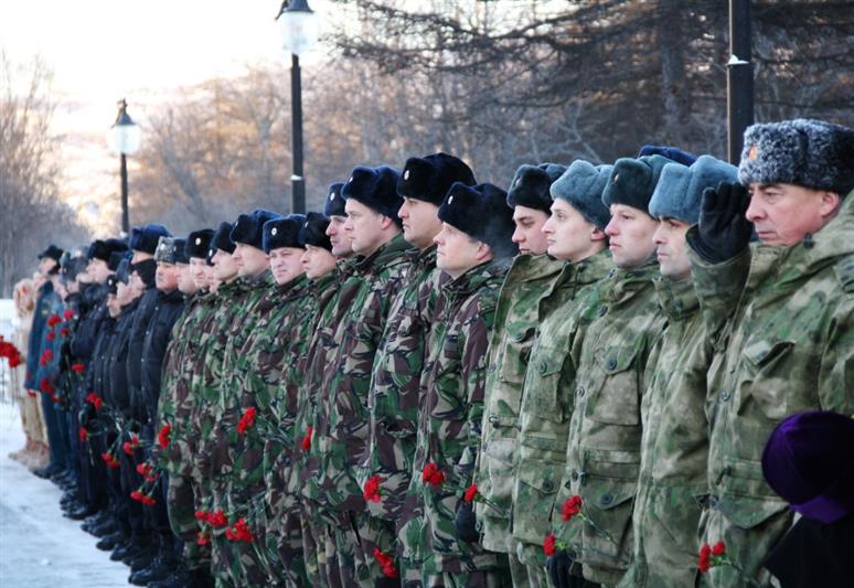 Сотрудники и военнослужащие Управления Росгвардии по Магаданской области почтили память погибших в локальных военных конфликтах