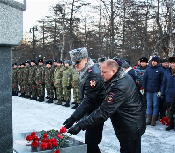 Сотрудники и военнослужащие Управления Росгвардии по Магаданской области почтили память погибших в локальных военных конфликтах