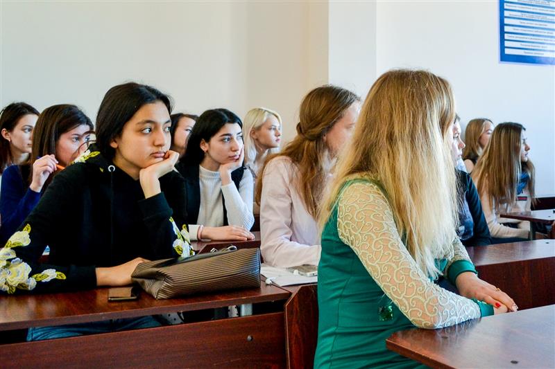 В Ставрополе сотрудники вневедомственной охраны Росгвардии провели тематическое занятие со студентами