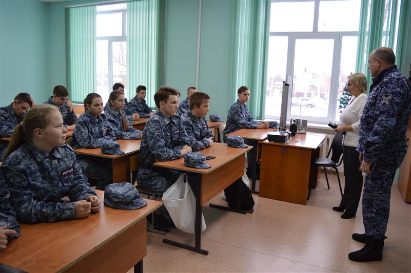 Начальник Управления Росгвардии по Рязанской области встретился с подшефным кадетским классом
