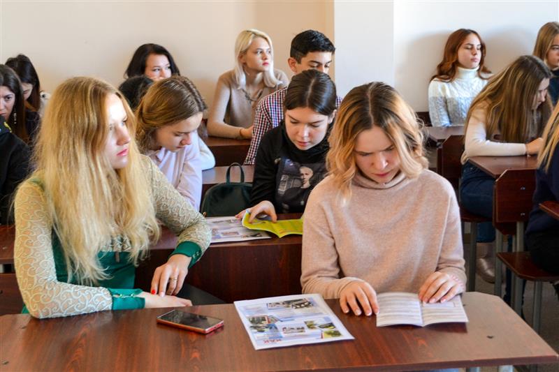 В Ставрополе сотрудники вневедомственной охраны Росгвардии провели тематическое занятие со студентами 