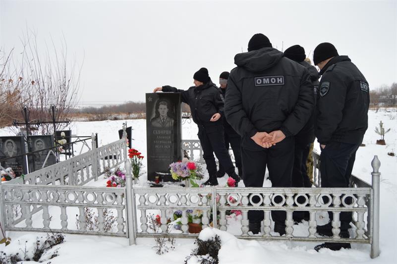 Сотрудники орловского ОМОН почтили память Героя России Алексея Скворцова