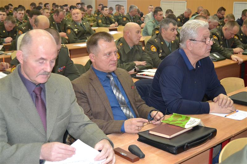 Вопросы взаимодействия с Минобороны в борьбе с незаконными вооруженными формированиями обсудили в Новосибирском военном институте Росгвардии 