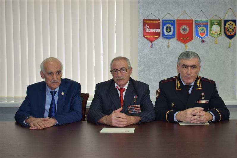 Руководство Дагестана поздравило Героев России Магомеда Баачилова и Загида Загидова