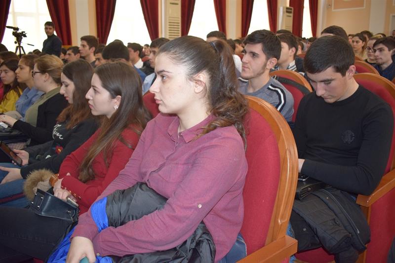 Студенты Дагестанского государственного университета встретились с руководителем республиканского управления Росгвардии 
