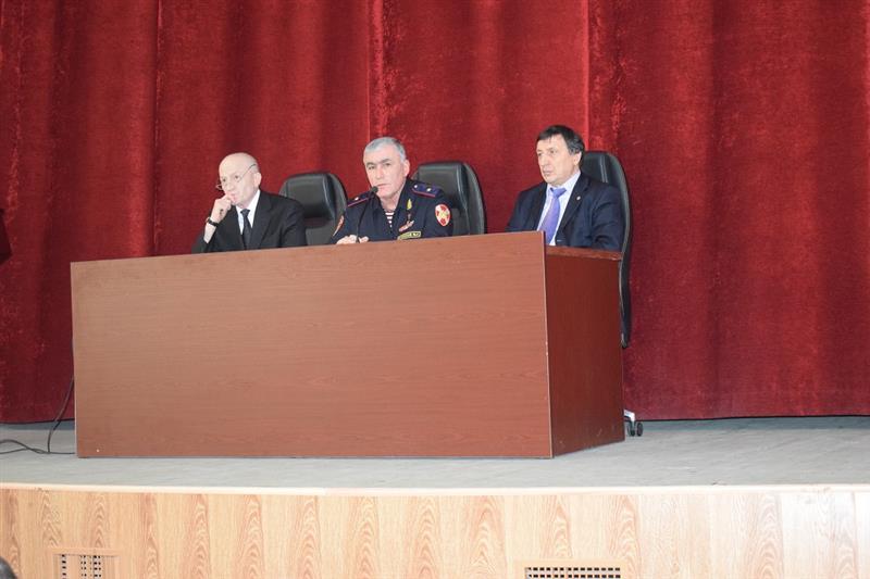 Студенты Дагестанского государственного университета встретились с руководителем республиканского управления Росгвардии 