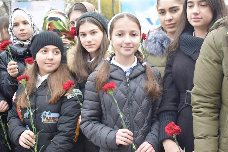 В Махачкале росгвардейцы приняли участие в мероприятиях, посвященных Дню неизвестного солдата 