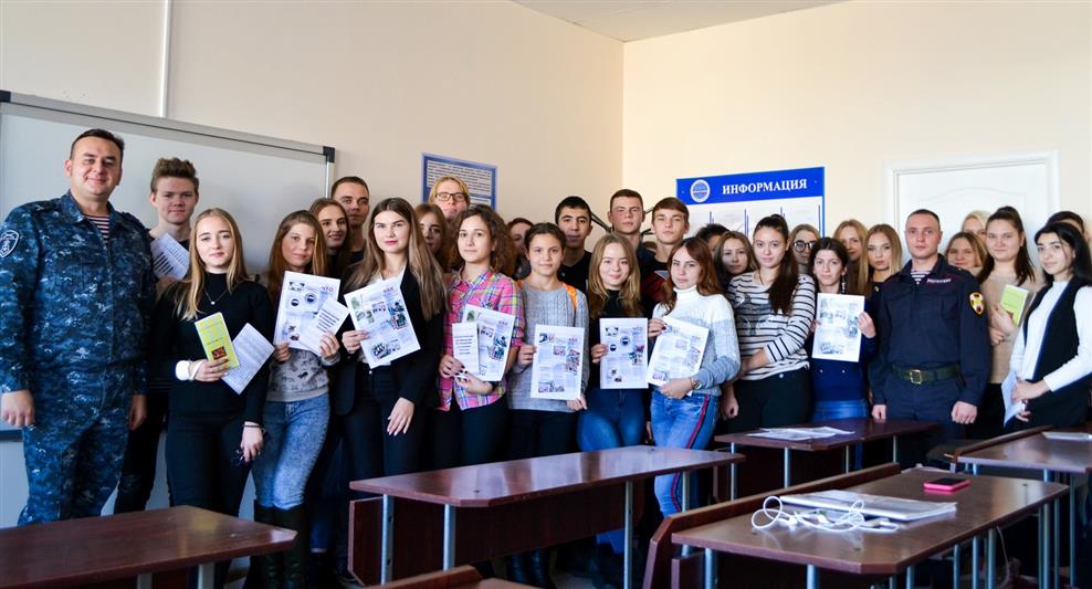 В Ставрополе сотрудники вневедомственной охраны Росгвардии провели тематическое занятие со студентами 