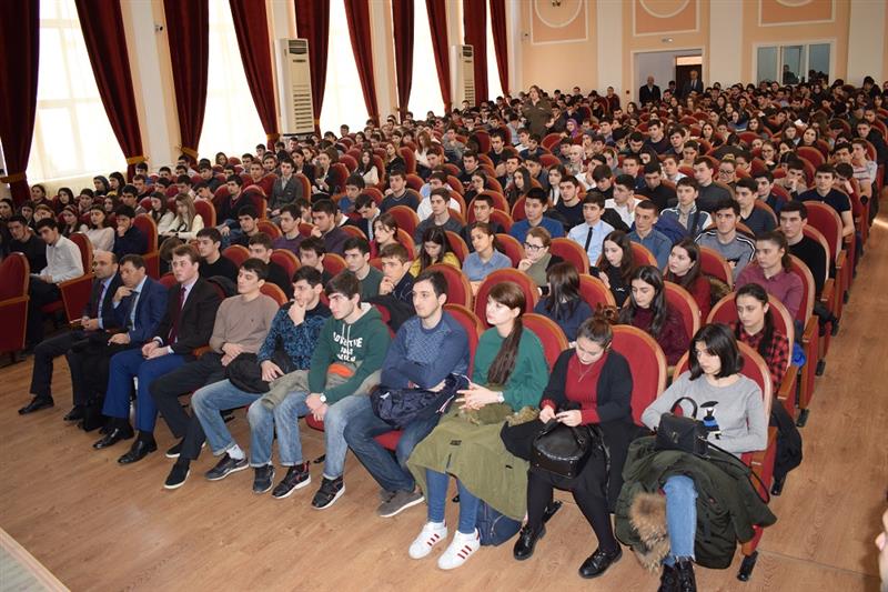 Студенты Дагестанского государственного университета встретились с руководителем республиканского управления Росгвардии 