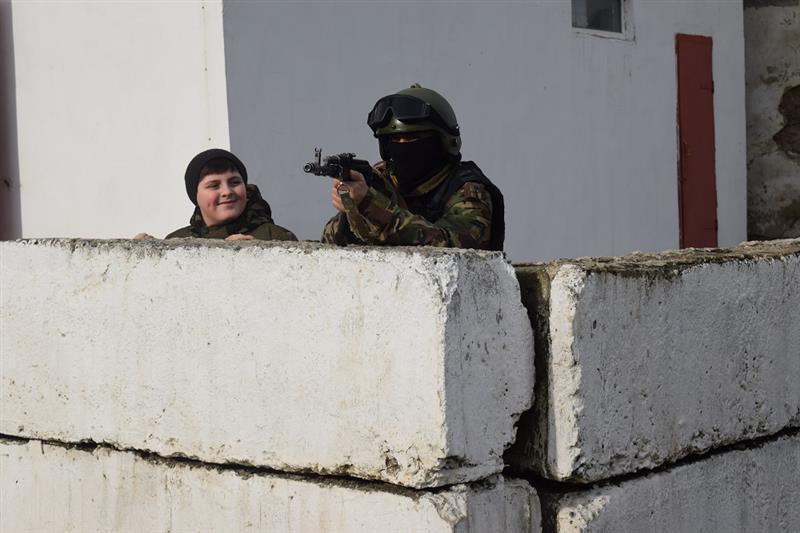 Дагестанские росгвардейцы исполнили мечту сына погибшего сослуживца (видео)