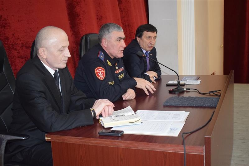 Студенты Дагестанского государственного университета встретились с руководителем республиканского управления Росгвардии 