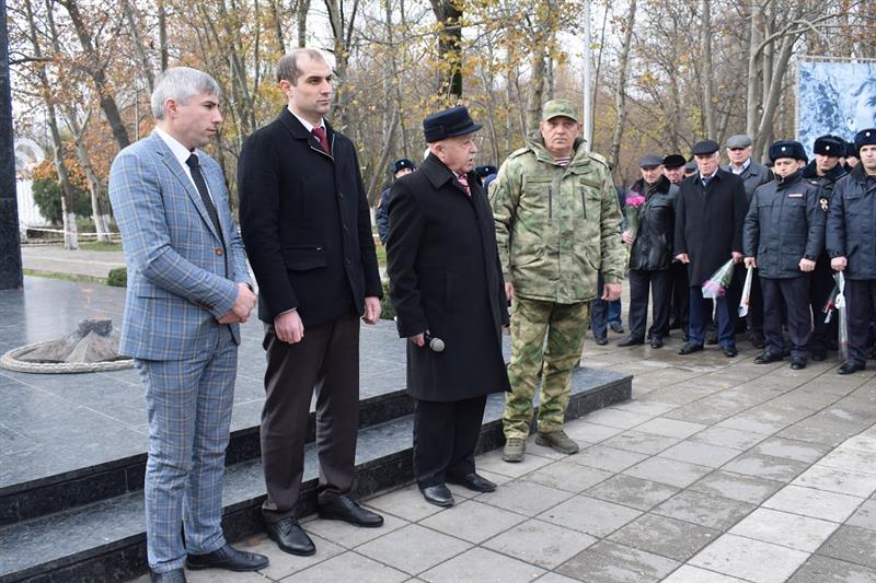 В Махачкале росгвардейцы приняли участие в мероприятиях, посвященных Дню неизвестного солдата 