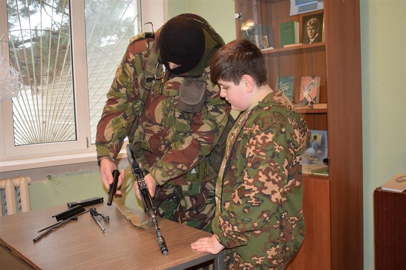 Дагестанские росгвардейцы исполнили мечту сына погибшего сослуживца (видео)