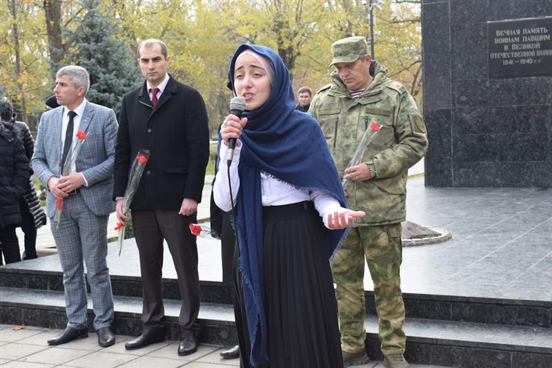 В Махачкале росгвардейцы приняли участие в мероприятиях, посвященных Дню неизвестного солдата 