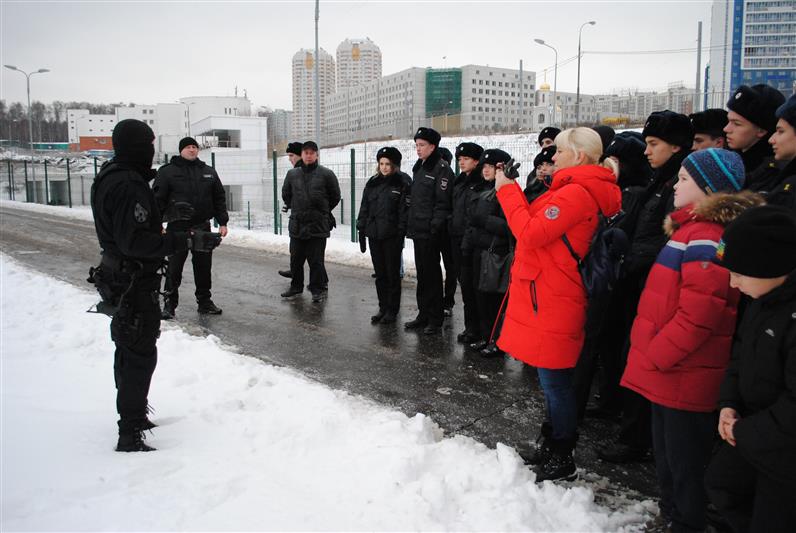В московском СОБР прошел Урок мужества в честь Дня Героев Отечества 