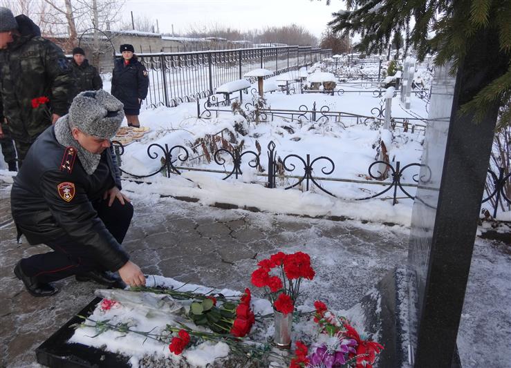 Белгородские росгвардейцы почтили память сослуживца, погибшего при исполнении служебного долга