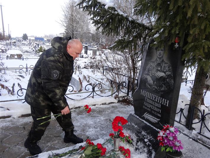 Белгородские росгвардейцы почтили память сослуживца, погибшего при исполнении служебного долга