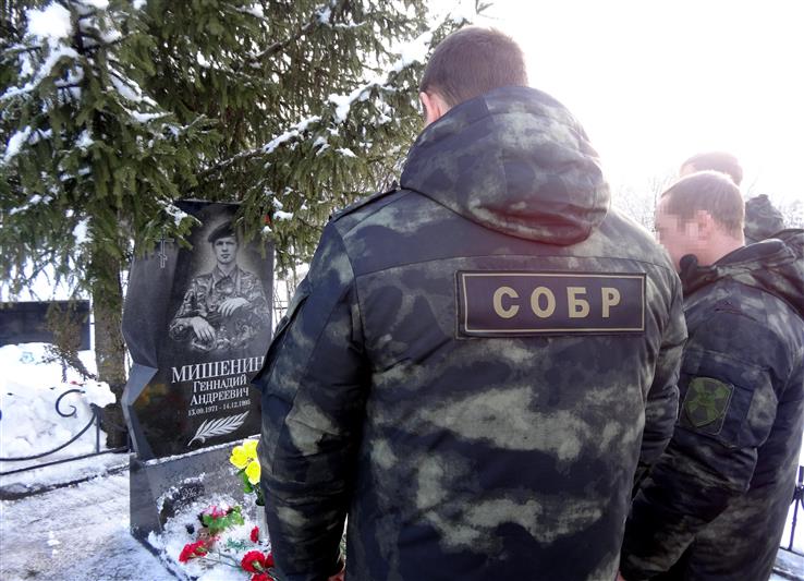 Белгородские росгвардейцы почтили память сослуживца, погибшего при исполнении служебного долга