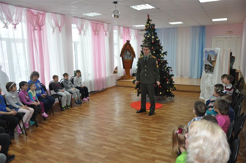 Курсанты Саратовского института Росгвардии подарили новогоднюю сказку воспитанникам подшефного социального центра