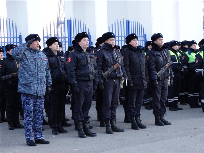В Астрахани состоялся гарнизонный развод подразделений Росгвардии и МВД