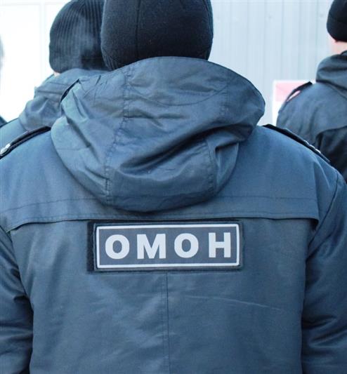 Бойцы челябинского ОМОН ликвидировали пожар в частном домовладении