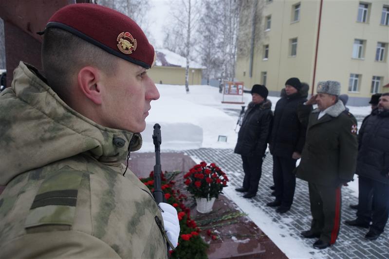 Командующий Сибирским округом Росгвардии поздравил военнослужащих отряда специального назначения "Ермак" с 20-летним юбилеем  воинской части (фото, видео)