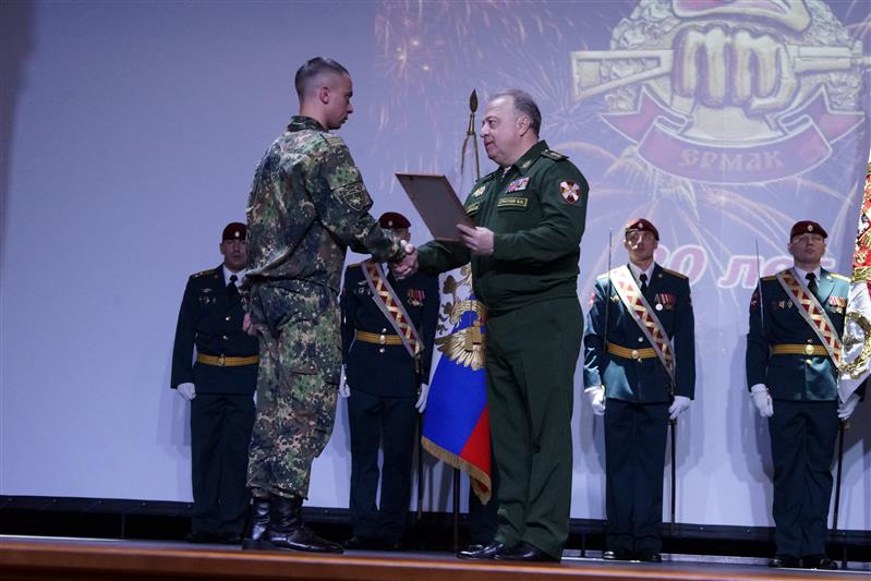 Командующий Сибирским округом Росгвардии поздравил военнослужащих отряда специального назначения "Ермак" с 20-летним юбилеем  воинской части (фото, видео)