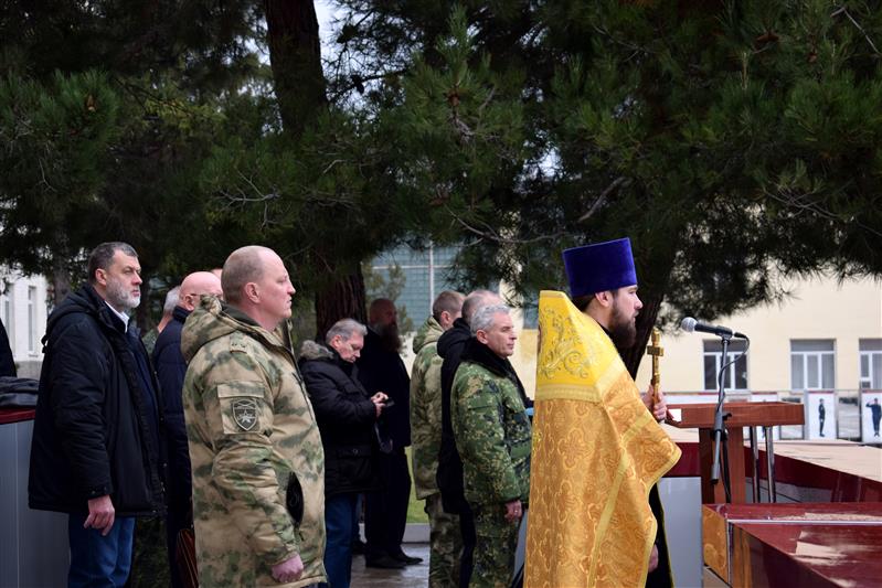 Военнослужащие крымского соединения Росгвардии получили в дар икону с частицей мощей прославленного российского адмирала Федора Ушакова