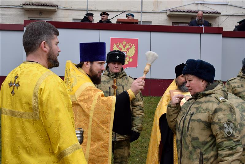 Военнослужащие крымского соединения Росгвардии получили в дар икону с частицей мощей прославленного российского адмирала Федора Ушакова
