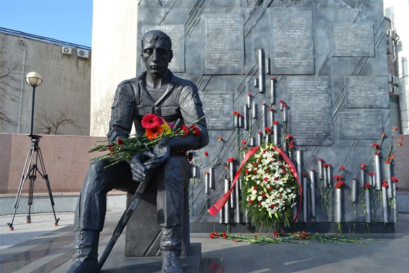 Память русских солдат, погибших в Чеченской Республике, почтили росгвардейцы во Владивостоке 