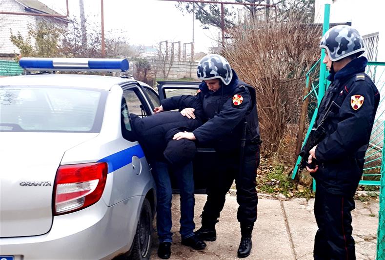 В Евпатории и  Волгограде сотрудники вневедомственной охраны задержали подозреваемых в уличных грабежах
