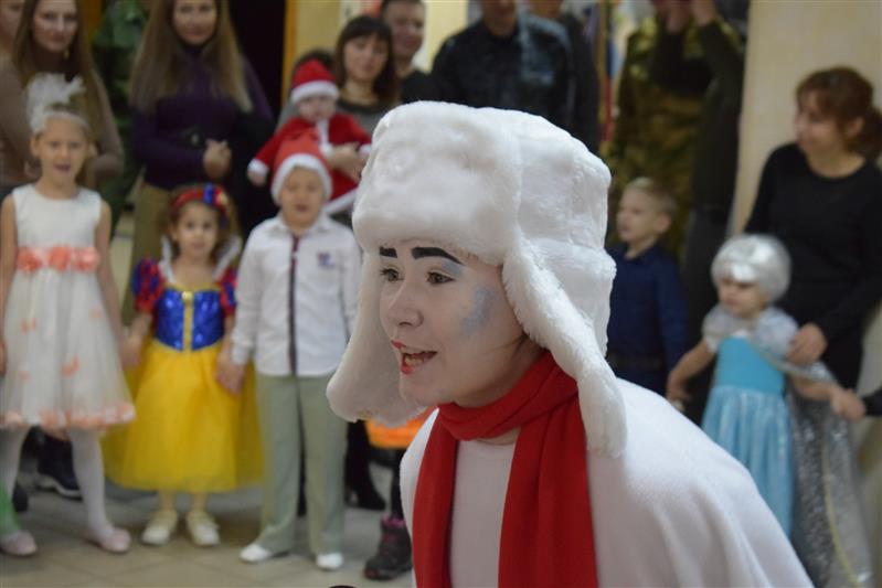 В Ставрополе омоновцы поздравили с Новым годом детей сотрудников, а также воспитанников детского дома