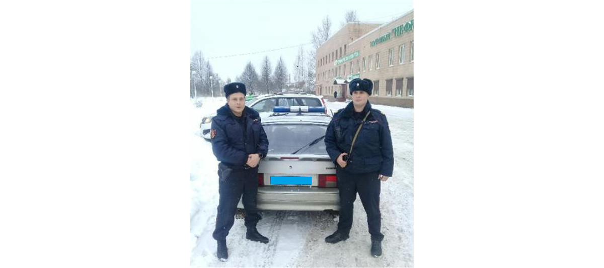 Сотрудники  Росгвардии оказали помощь девушке, попавшей в серьезное ДТП в Ленобласти