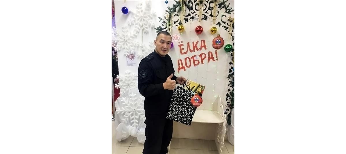 Якутские росгвардейцы приняли участие в благотворительной акции «Елка добра»