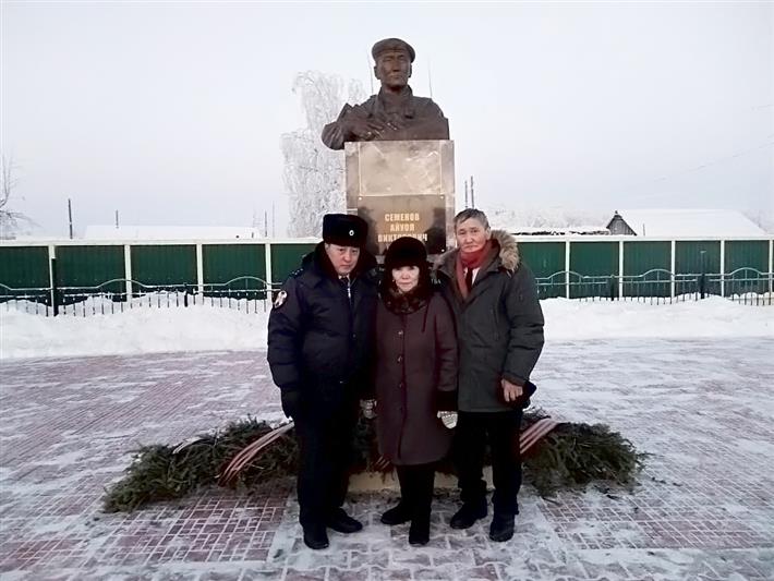 В Якутии торжественно открыли памятник военнослужащему Айуолу Семенову, погибшему при исполнении воинского долга