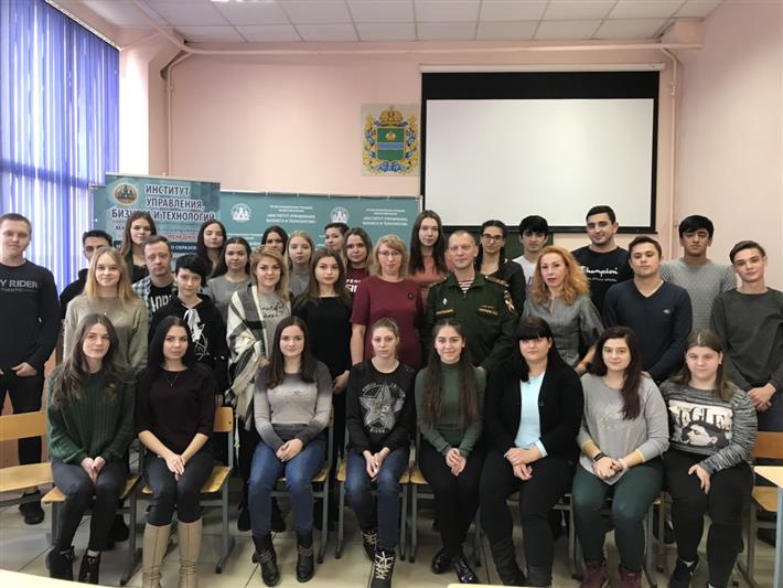 Уроки правовой грамотности проведены росгвардейцами со школьниками и студентами