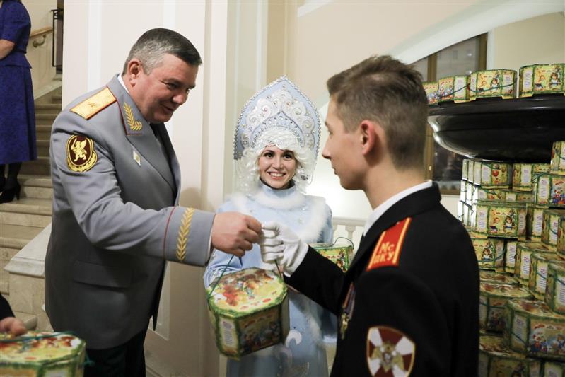 Кадеты Росгвардии на балу в доме Пашкова