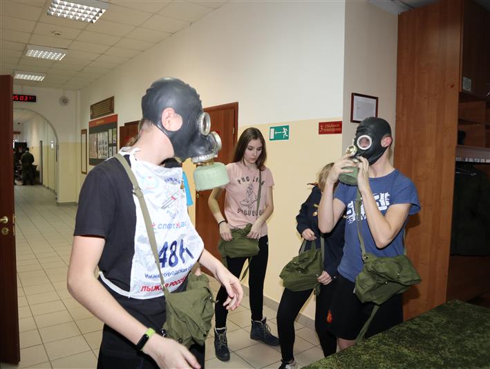 Военнослужащие Росгвардии провели для кадетов нижегородского подшефного класса патриотическое занятие, посвященное Дню героев Отечества