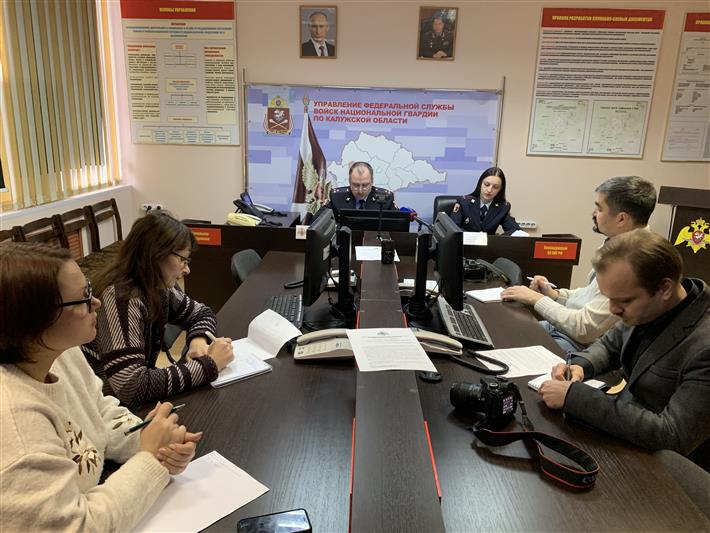 Начальник калужского центра лицензионно-разрешительной работы провел пресс-конференцию