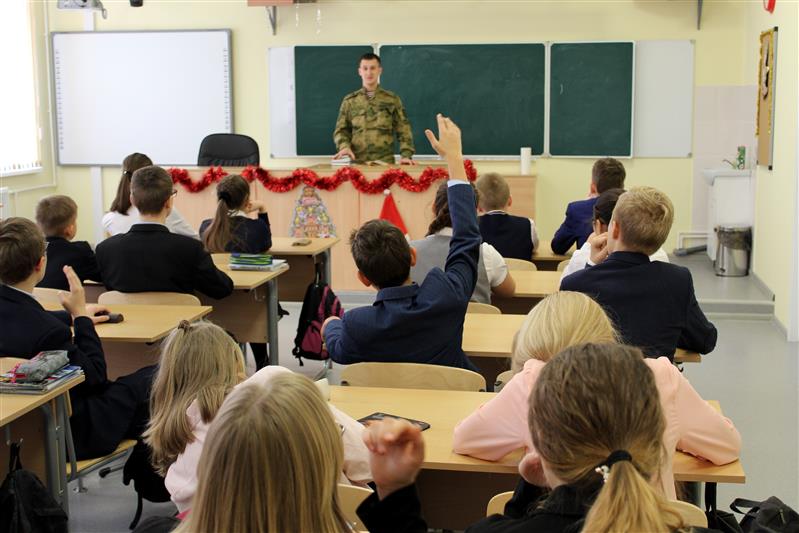 Росгвардейцы Приволжского округа приняли участие в патриотической акции «Знаем Конституцию»