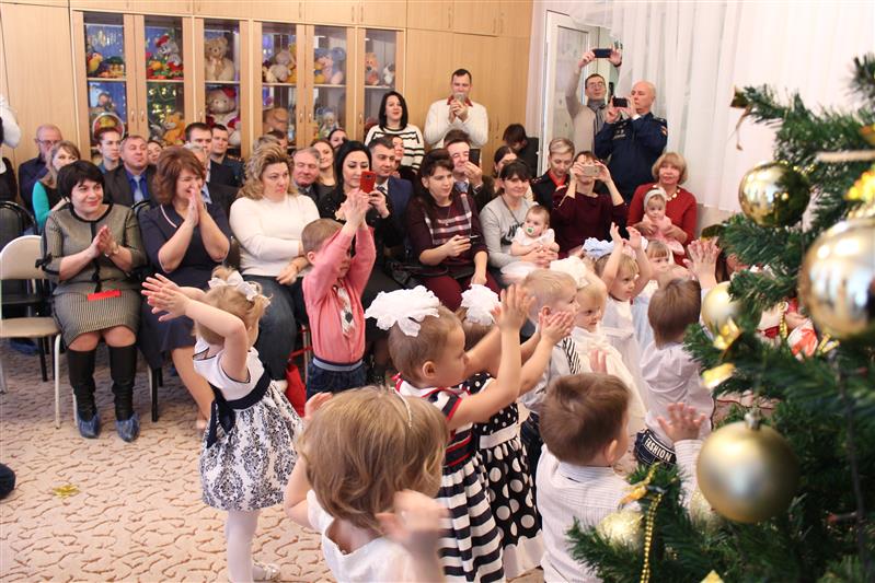 Адыгейские росгвардейцы в канун Нового года порадовали воспитанников  республиканского Дома ребенка