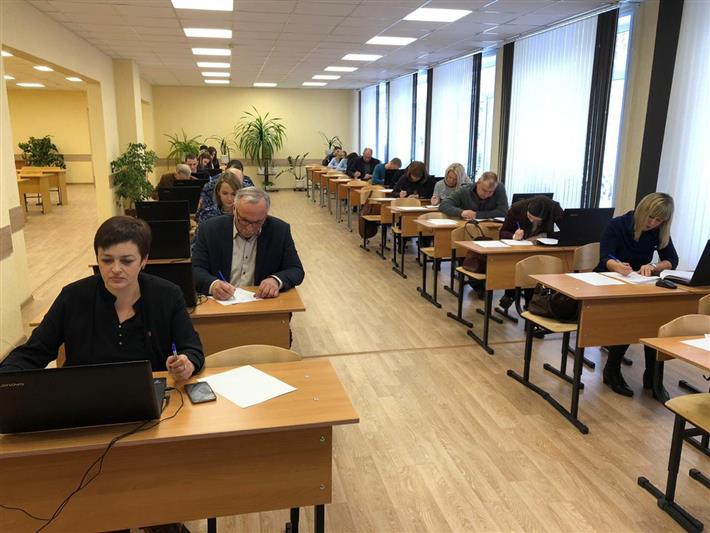 Тульские росгвардейцы приняли участие в правовом диктанте, посвящённом 25-летию Конституции Российской Федерации