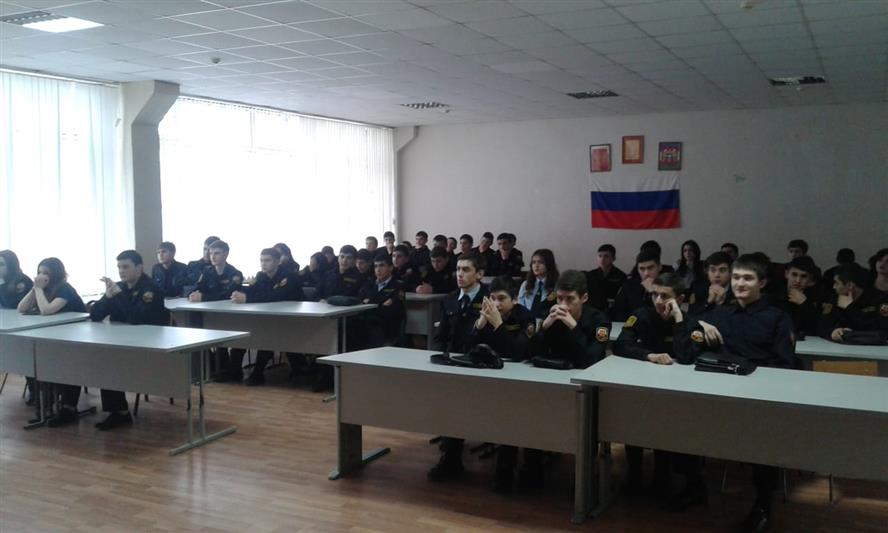 В Нальчике сотрудники Росгвардии провели для кадет Урок правовой грамотности, посвященный Дню Конституции