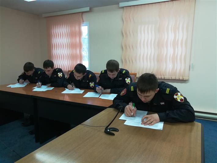 В Ханты-Мансийске стажёры вневедомственной охраны успешно справились с итоговым испытанием на профпригодность