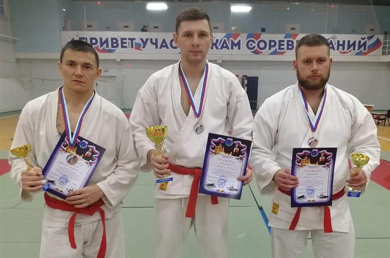 В Саратове прошел турнир по армейскому рукопашному бою среди детей, юношей и взрослых, посвященный памяти Героя России Николая Исаева