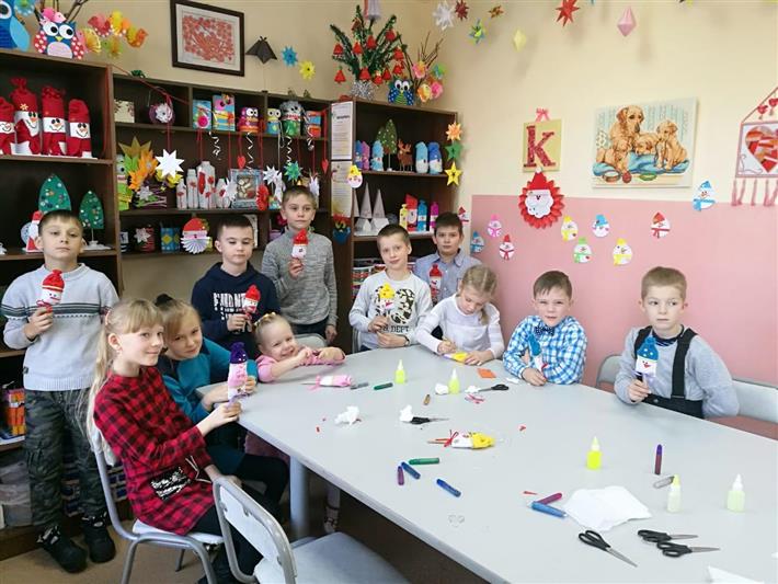 В Биробиджане дети росгвардейцев посетили мастерскую Деда Мороза