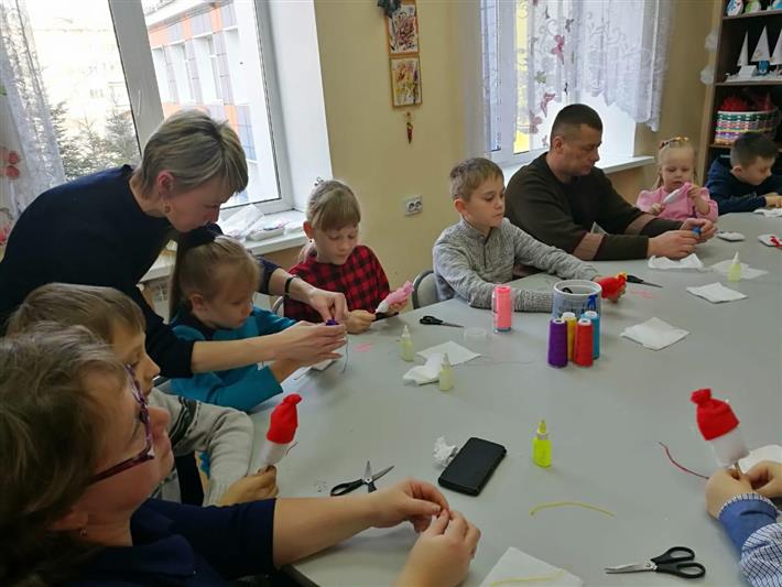 В Биробиджане дети росгвардейцев посетили мастерскую Деда Мороза