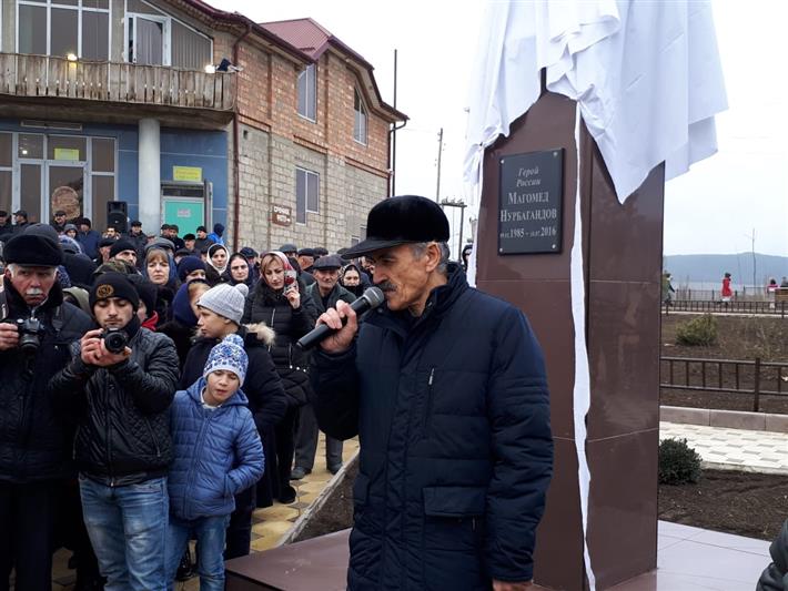 В Дагестане установили бюст Герою России Магомеду Нурбагандову, погибшему от рук боевиков