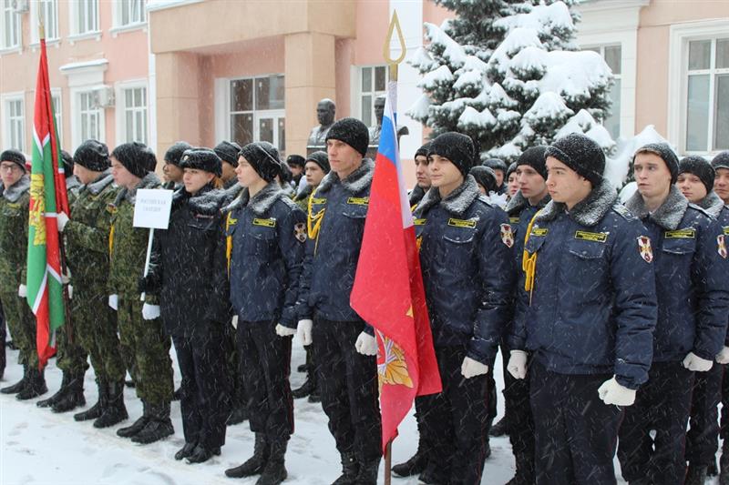 В Саратове кадеты специализированных классов Росгвардии приняли участие во втором областном слете «Честь и доблесть» 